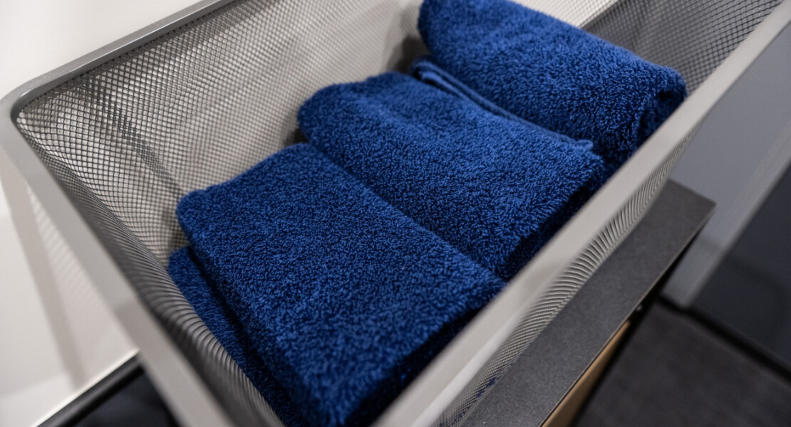 レンタルウェア（Tシャツ、ボトムス、ソックス）レンタルシューズ 各330円（税込）／一式セット 1,000円（税込）汗拭き用タオル、シャワー用タオル無料（画像）